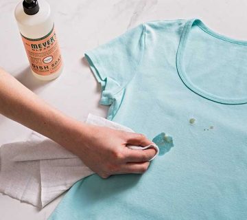 پاک کردن لکه‌های چربی از روی لباس